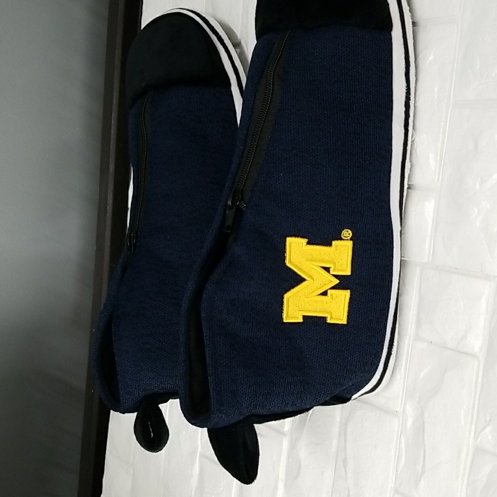 Michigan Wolverines Slippers - Size Large